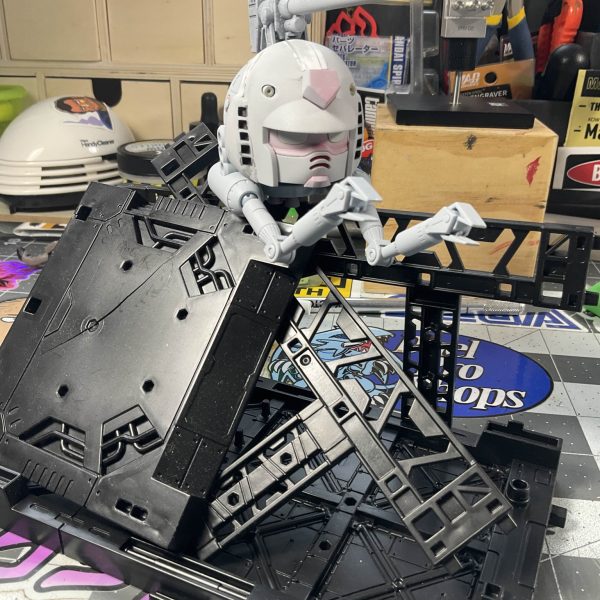 I took out a bunch of smaller kits with the intention of doing something fun before the end of the year (2025). Just before heading out for the day I suddenly realized that the B Gundam could be possible with a HG Ball and Gunpla Kun. Sometimes an idea is so silly that I have to see it through to the end.Hollowing out the interior parts of Gunpla Kun's head took a lot of time, if I had a router/dremmel it would have made things much easier lol. I had to adjust the head and make it more round shaped with pla plate, and getting the magnets to match was tricky too.I had the daiso hangar bay just sitting around and thought it might be fun to make it into debris, eventually settling on a angled backdrop style.（4枚目）