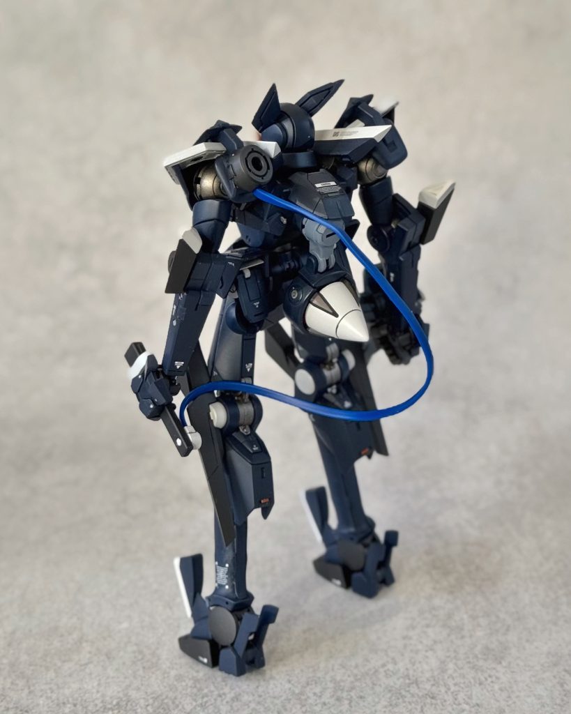 脚部の延長工作すねを2mm延長しましたが、3パーツを噛み合わせるのが難しく汚くなってしまいました。失敗を活かして次に繋げます。