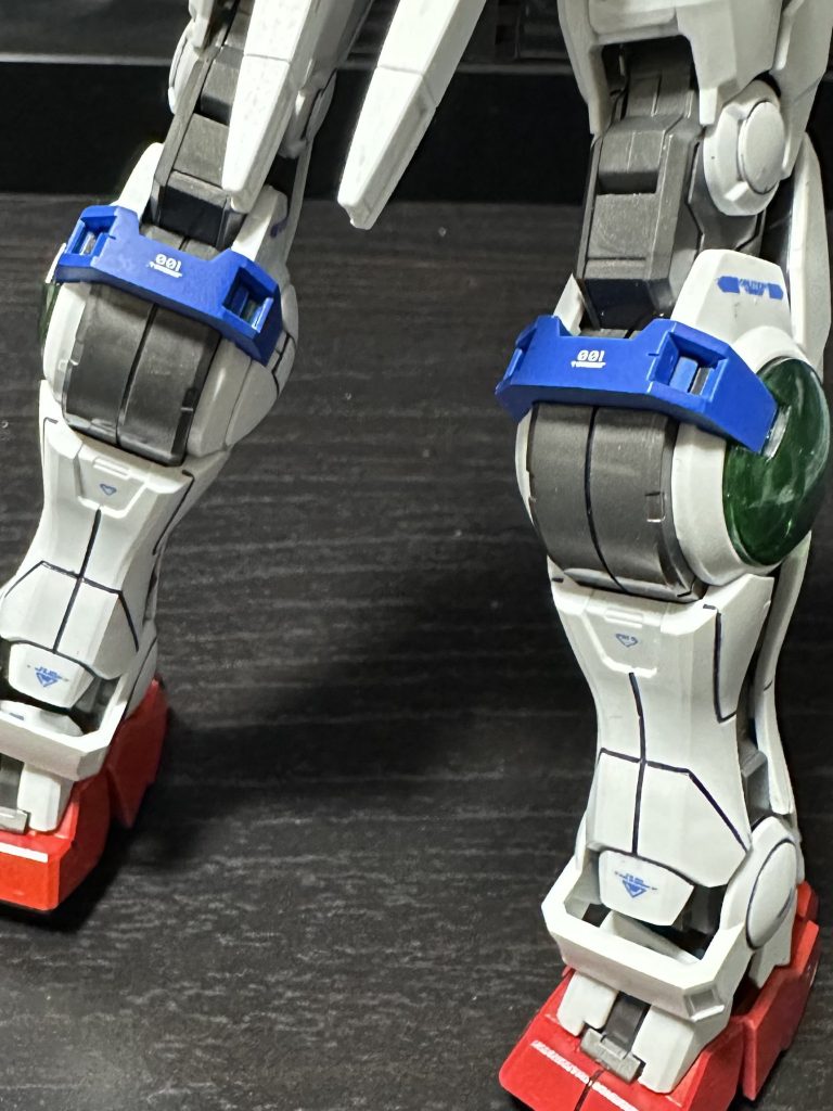 この部分、本来は白なのですが、青に変えることでアクセントとなりました。足は白が多めなので少し気に入ってます。