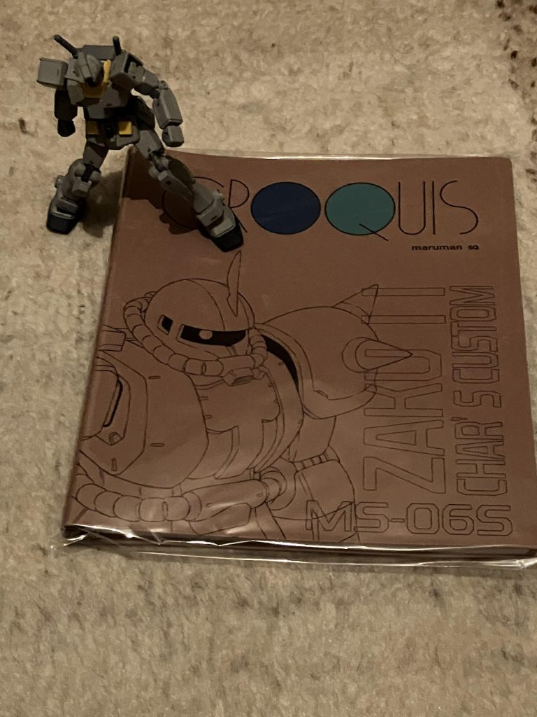 クロッキー帳シャアザクとガンダムがあり、当然?ザクを購入筆も買ったからイラストでも描こうかな 笑