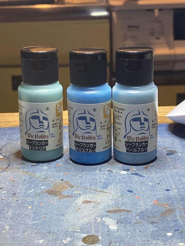 濃淡は基本的に、この三色塗ってから乾かないうちに上から色を重ねたりブラシで色を取ったりと試行錯誤しながら進めました水彩独特の滲みが出なかったので、そこは色々と試すしかないんでしょうねσ(^_^;)