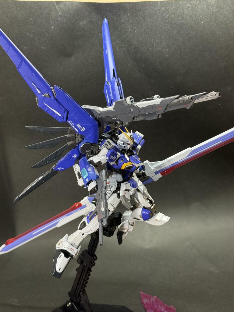 背負いものと武装が大きすぎてポージングに苦労しました…&nbsp;