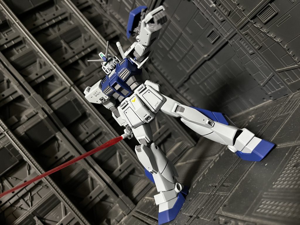 この配色がとても気に入っています♪グレーに合わせて暗めの青を使って塗装しました。組み上げた時のバランスがバッチリでした^ ^