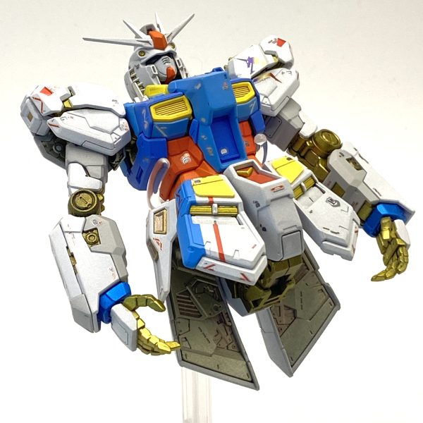ララポート福岡のνガンダムを初代カラーにて作成中です。RGなのですが、何しろ部品が細かい😅塗り分けするのも一苦労です。（5枚目）