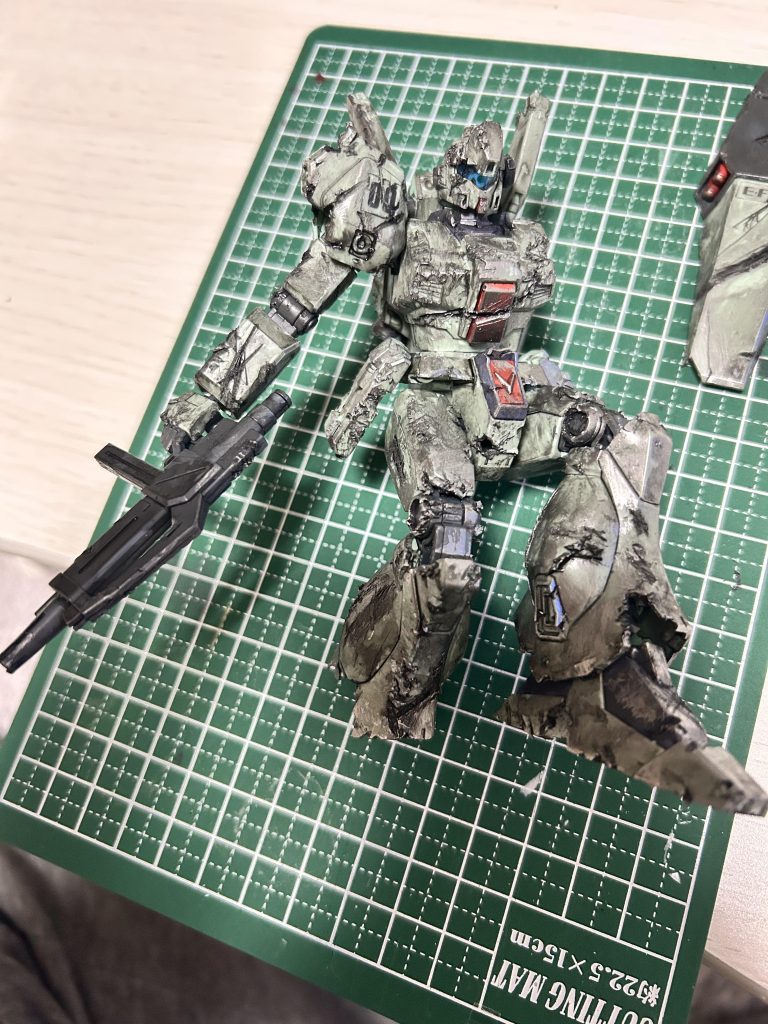 大破したジェガンとギラ・ドーガを乗せて完成です