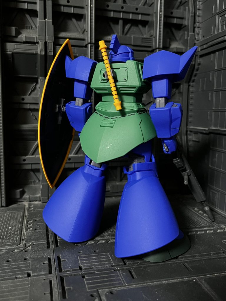 「ソロモンの悪夢」アナベルガトーの専用機。連邦軍のソロモン攻略作戦においてジオン軍は敗戦、その撤退作戦時にリックドムの代わりとして初出撃。その後ア・バオア・クー戦まで使用されている。