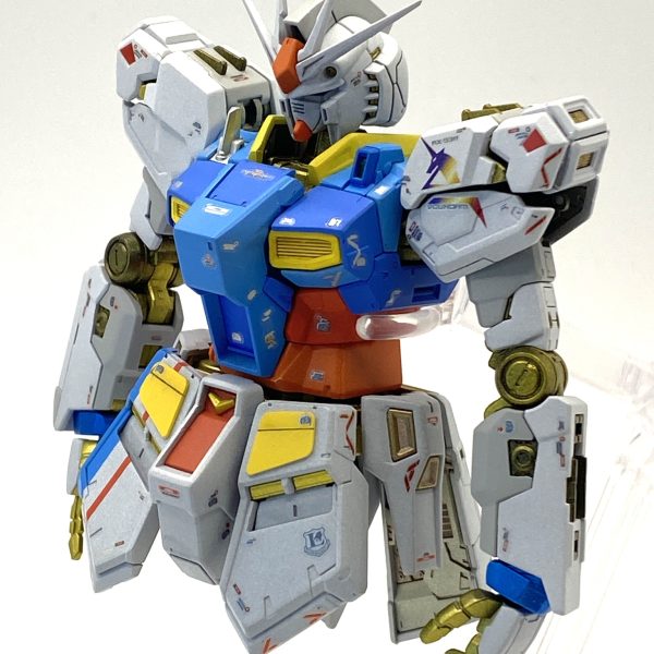 ララポート福岡のνガンダムを初代カラーにて作成中です。RGなのですが、何しろ部品が細かい😅塗り分けするのも一苦労です。（2枚目）