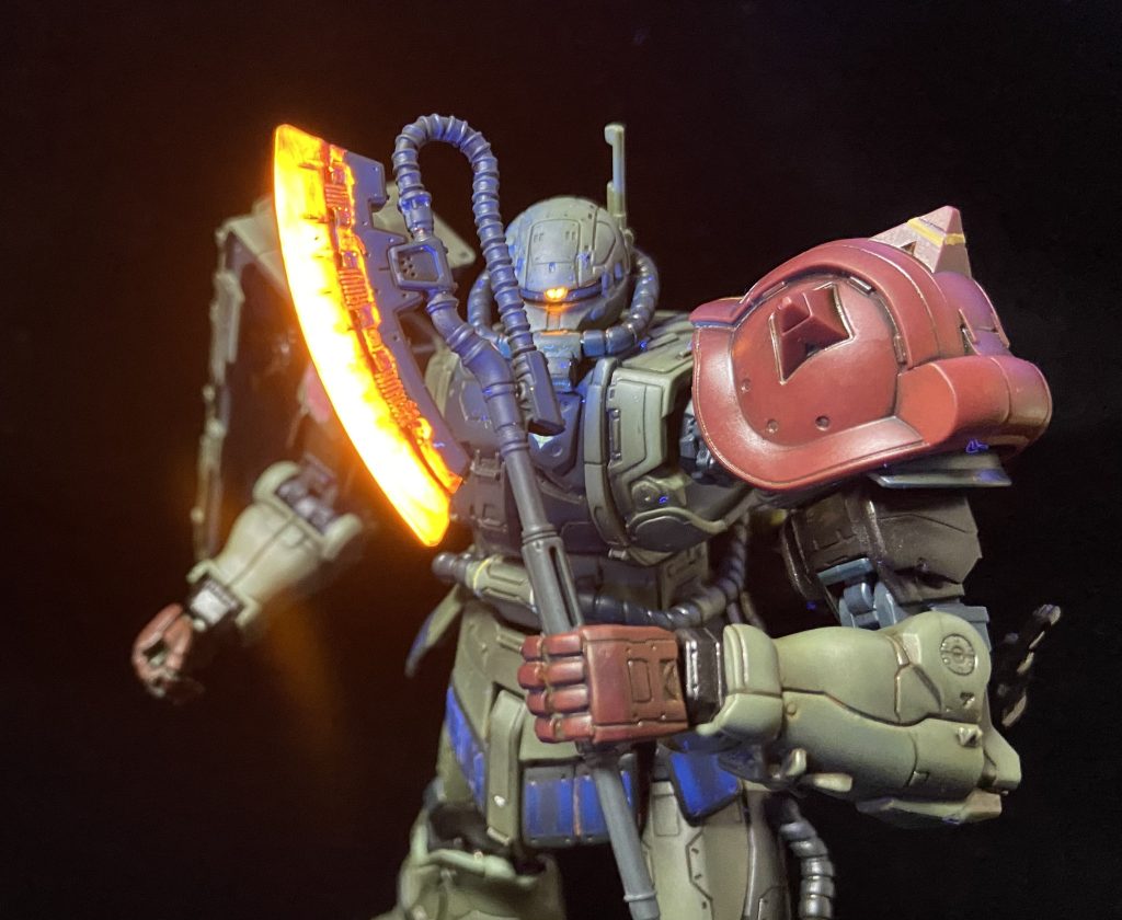 ヒートホークとモノアイは蛍光オレンジで塗装拭き取りに注意すればモノアイもモールドを潰さずに綺麗に塗れました👍