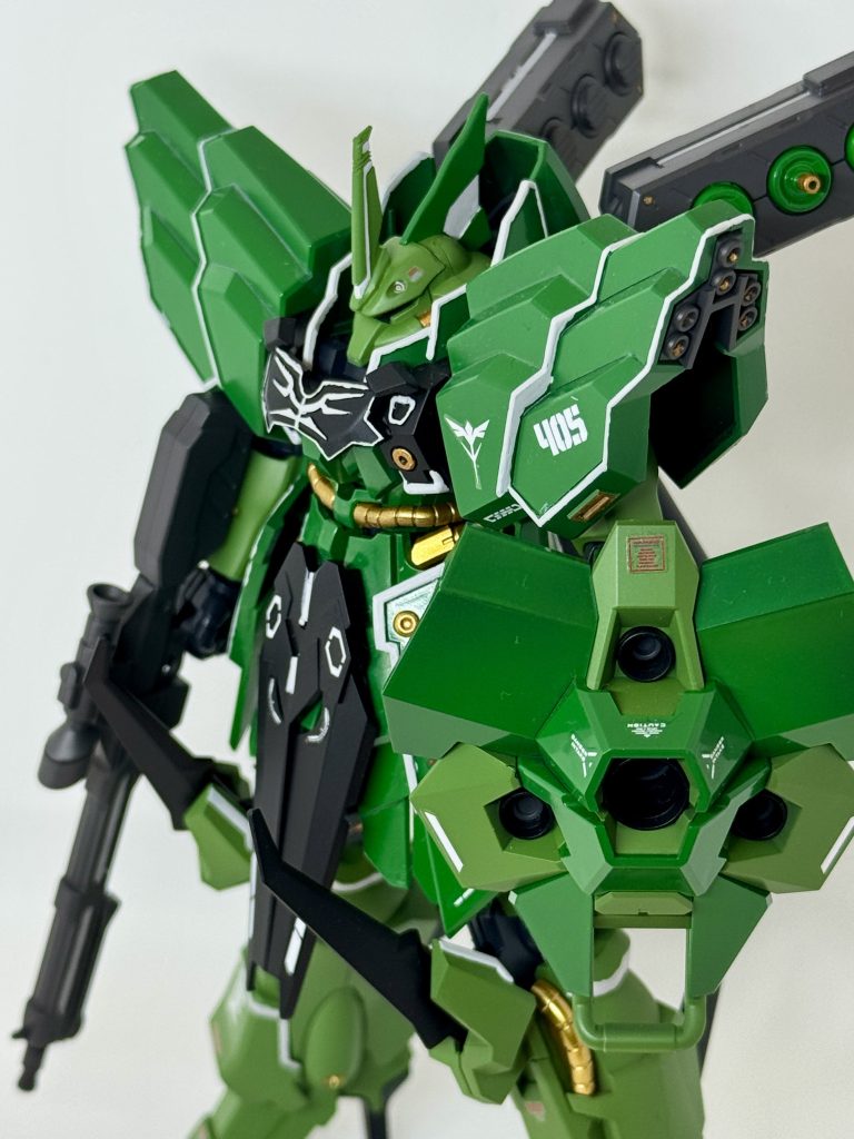 前回作成したシナンジュ風ガーベラテトラの随伴機をイメージしていたのですが、年末年始で時間が経ちすぎてわからなくなってしまいました。