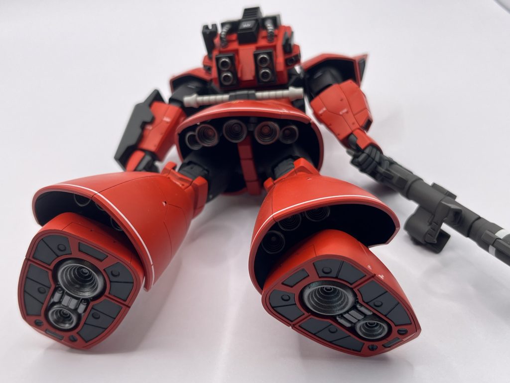 腰スカート内のバーニアは3連を5連にしました。我ながら良いアイディアと思っていたのですが、後発のウェルテクスなどはそもそも5連らしいですね…