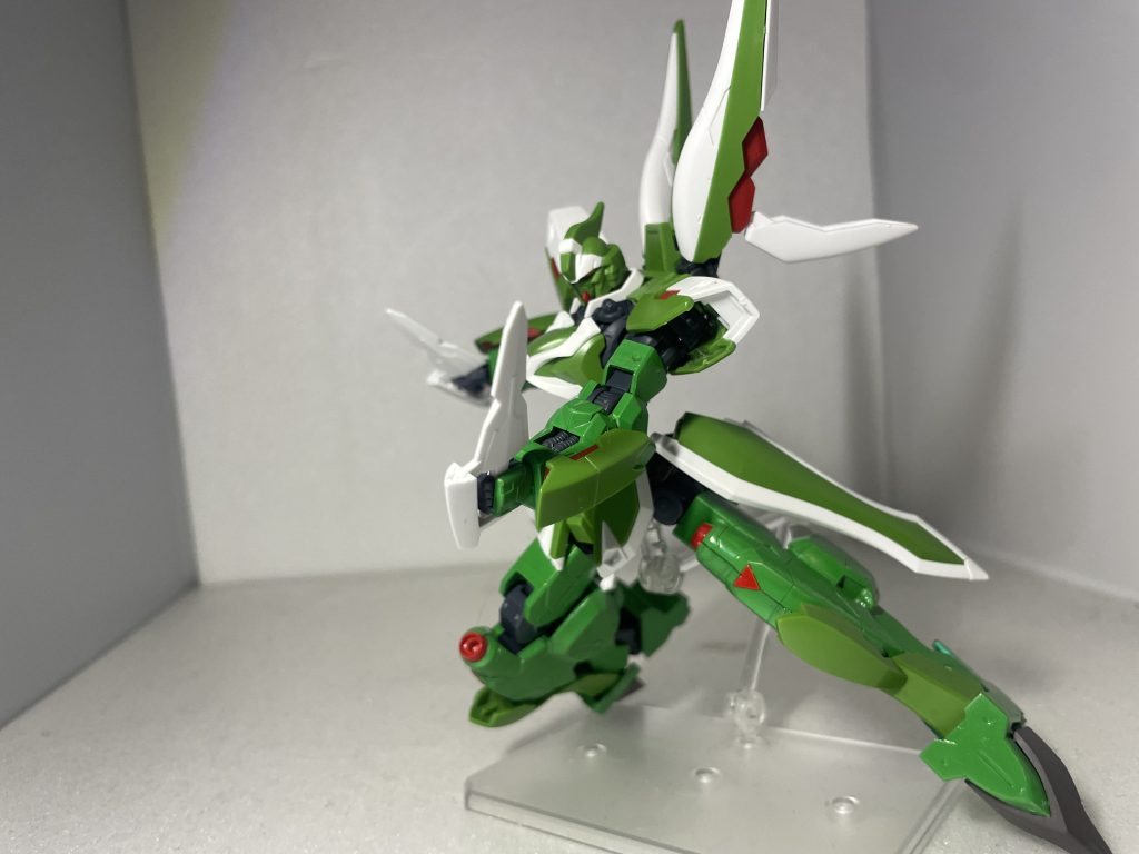 武装2:ヒートナイフサイドアーマーに装備されてる近接武器。赤熱化させる機能が備わっているので、厄祭戦当時は小型で取り回しの良さを活かしてMAの間接を狙っていたのではないかと思われる。赤熱化させなくとも充分戦える武器。