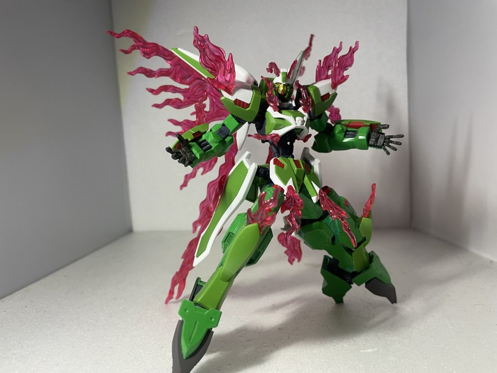 リミッター解除形態阿頼耶識のリミッターを解除した時に見せるマルファスの真の姿。マルファスはエイハブリアクターとMAのエネルギータンクを直結させ出力の更なる上昇を図った実験機の側面もある。しかし、不安定な面も多くエイハブリアクターの最大出力で機体外に噴き出る青い炎がMAのエネルギータンクと化学反応を起こし、炎が赤くなっている。この状態のマルファスは機体温度が異常に上がる為、頭部には強制排熱機構が設けられている。