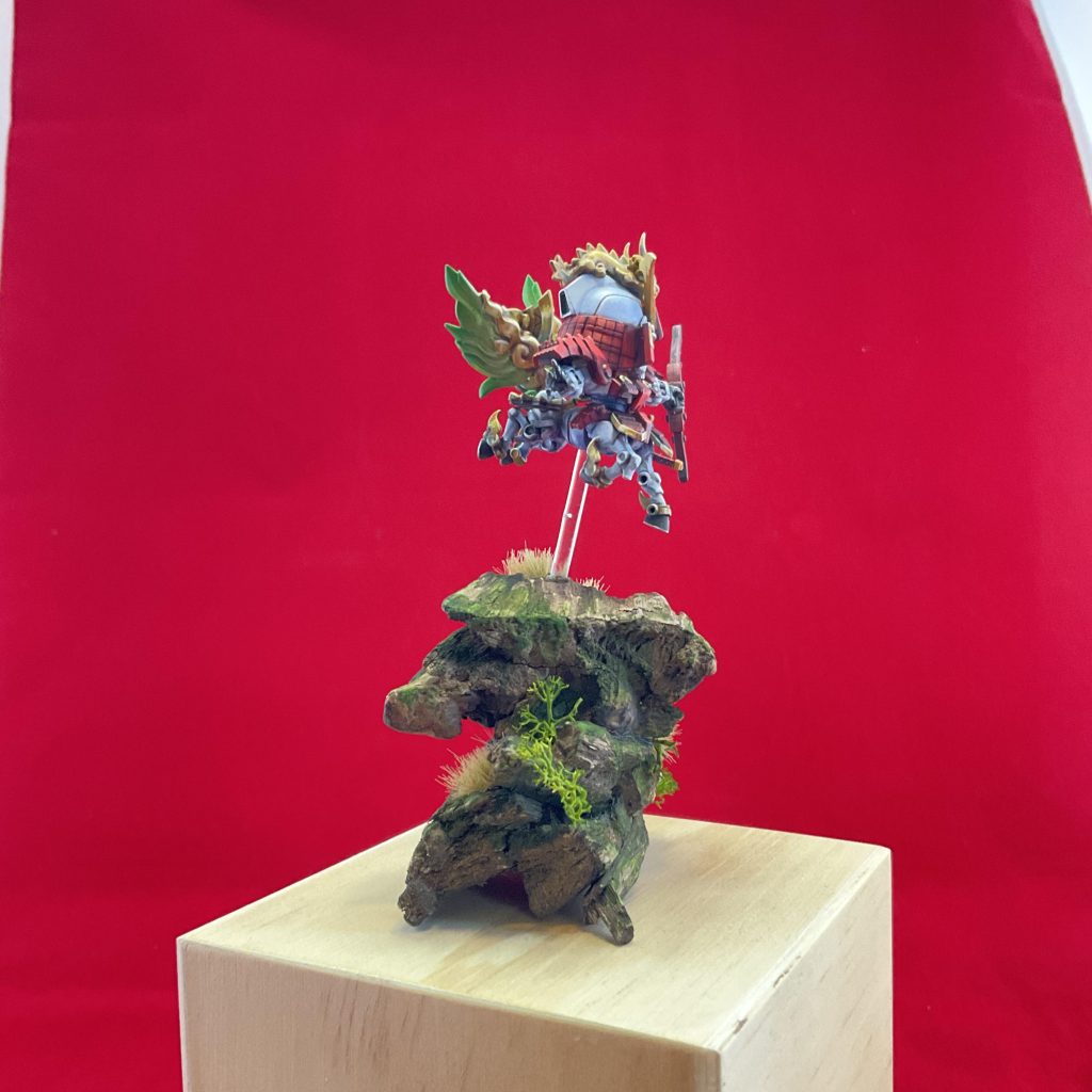 This model was a little challenging to build as its so small, but I like how dynamic the pose is.&nbsp;