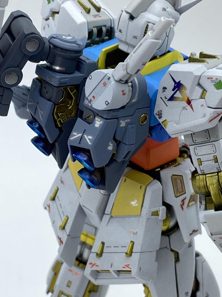 バックパックは初代ならミディアムブルー一択です。