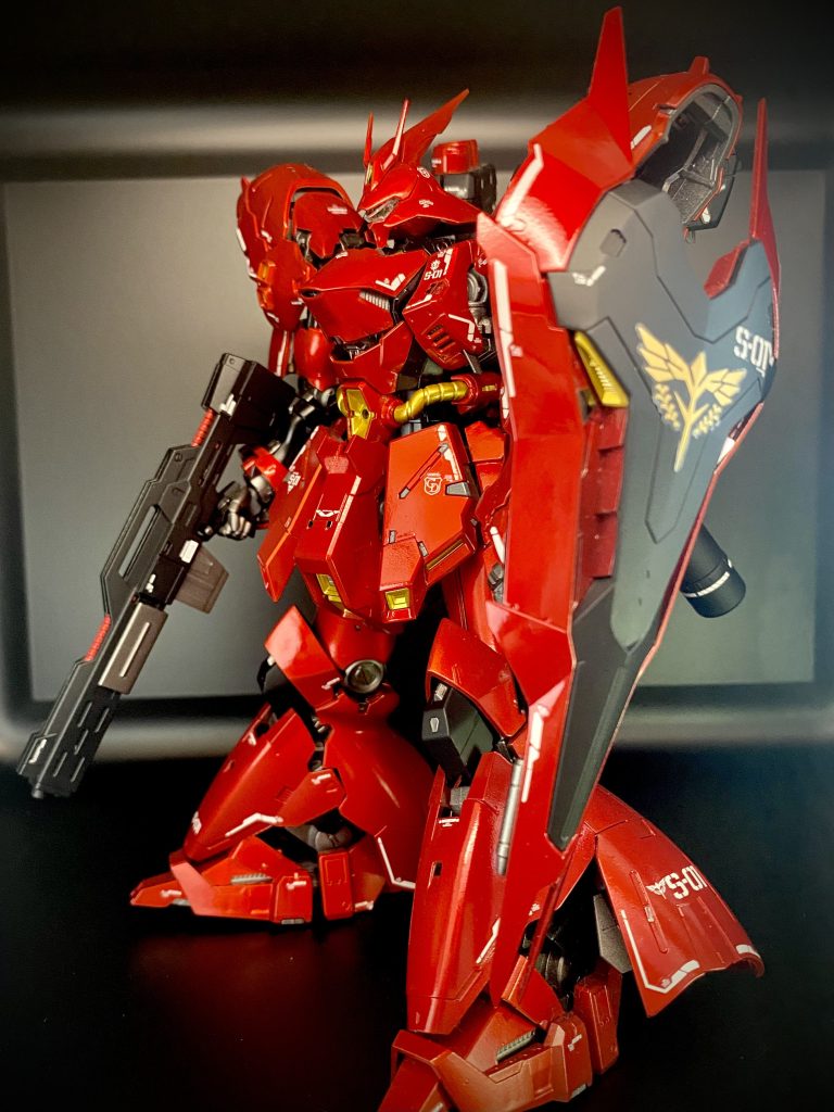 サザビーといえばキャンディ塗装。本来はラッカー塗料でやるべきとこだと思いますが、普段水性塗料しか使わないので、今回は水性塗料でキャンディ塗装に挑戦してみました。