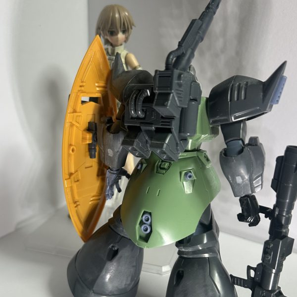今年一発目はゲルググマリーネ…のキャノンタイプで…！いや〜なんかゲルググがめっちゃ手に入ったからマリーネをサクッと作ろうかと。基本的にゲルググキャノンのバックパックを無理矢理付けたくらい…結構カッコいいんじゃないかと…！後の二枚はウイングゼロ(TV)がEWっぽいパーツ構成になったら〜みたいなノリで組んでみました。コレはコレでありかなーと思う今日この頃。（2枚目）