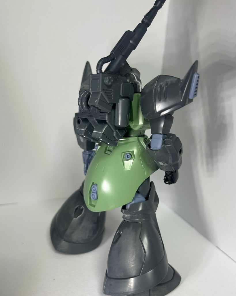 脚部。弄らず。バックパック。ゲルググキャノンのものを無理矢理穴開けて付けただけです。