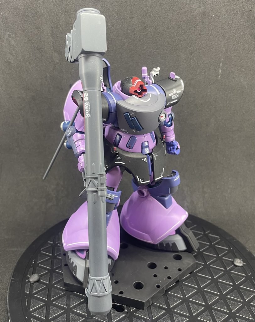 前回のリックドムに合わせるためにデカールも同コンセプトで多めで控えめを目指しました。