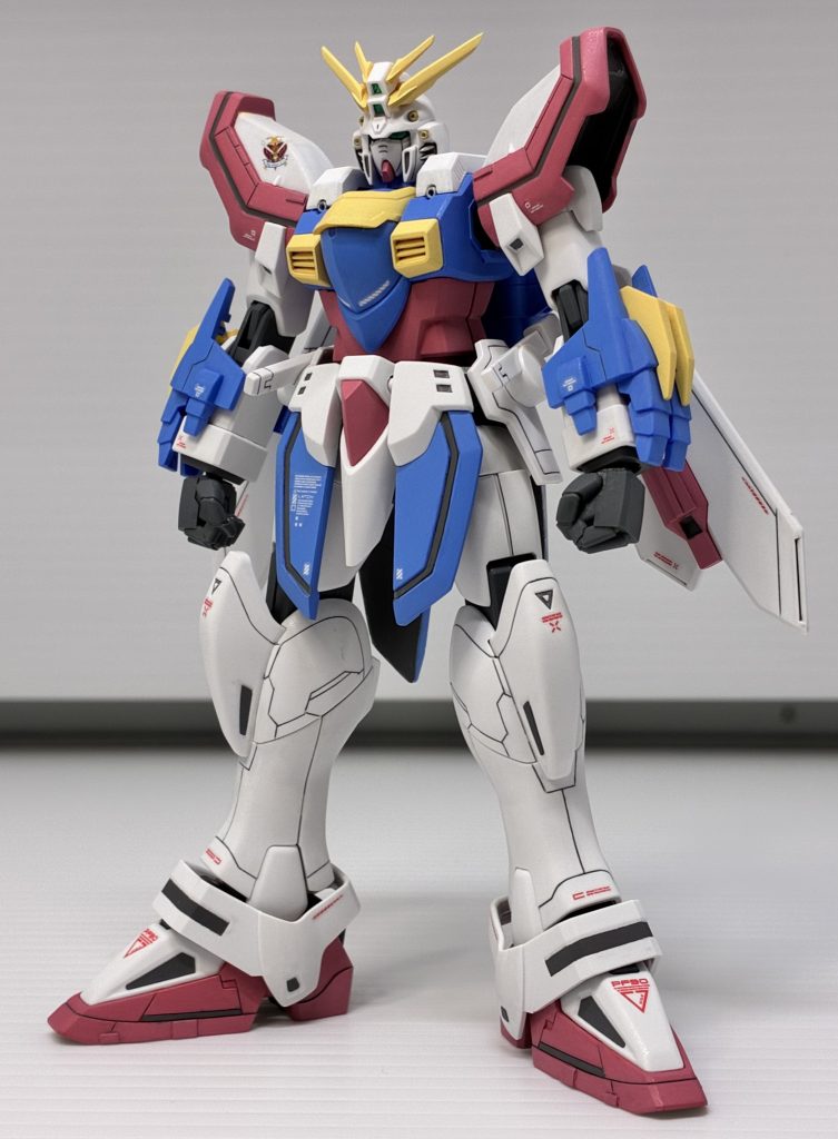 関節部と白い部分は手抜きして成形色のままツヤ消しトップコートで。パステルカラーに調色して淡くしたつもりだったんですが、ちょっと中途半端になってしまったかなと脚周りのグレー部分がどうしても綺麗に塗り分け出来なかったので、一度マジックリンで無かった事に。付属のシールを筆塗りして貼り付けましたセイラマスオ氏の作例を細かく見ると、スジボリもあらゆる場所にあるし、切った貼ったの工作が凄まじく、こんなとこまで色分けしてるのかと驚愕しました😂早々にあきらめて、出来る範囲でスジボリ等、チャレンジしてみました❗️