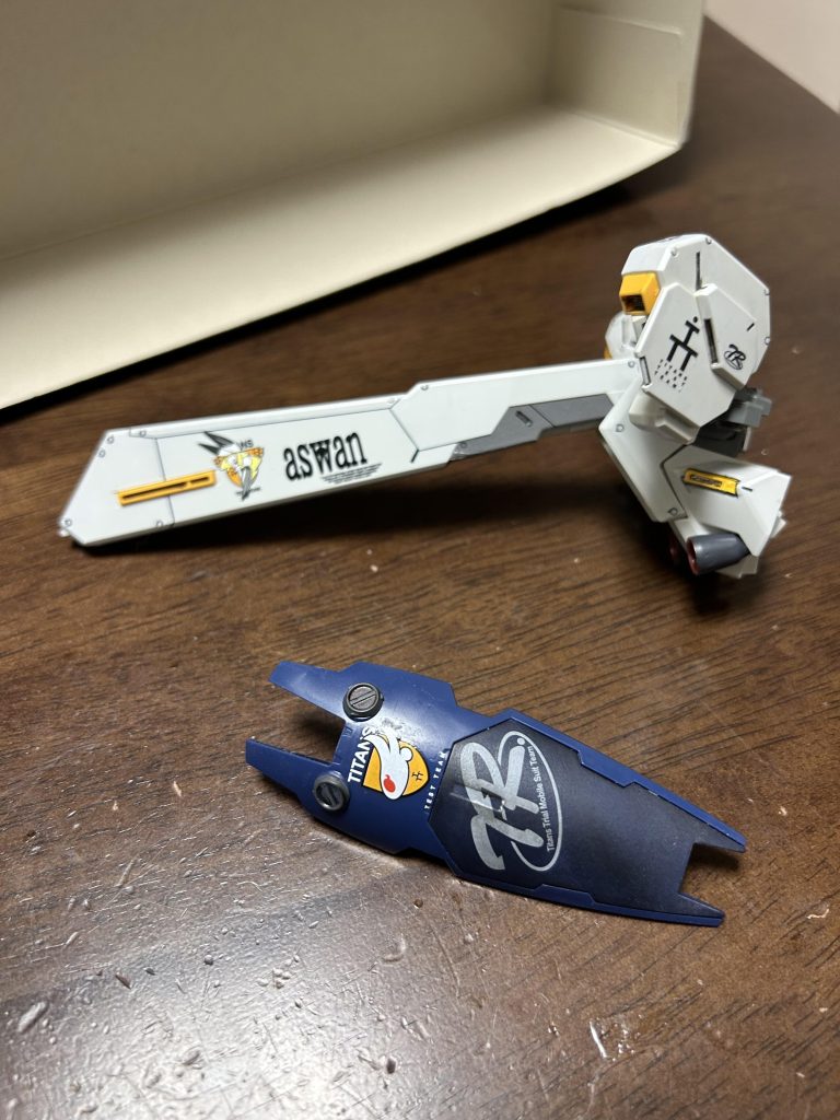 トライブースターとシールドにデカール