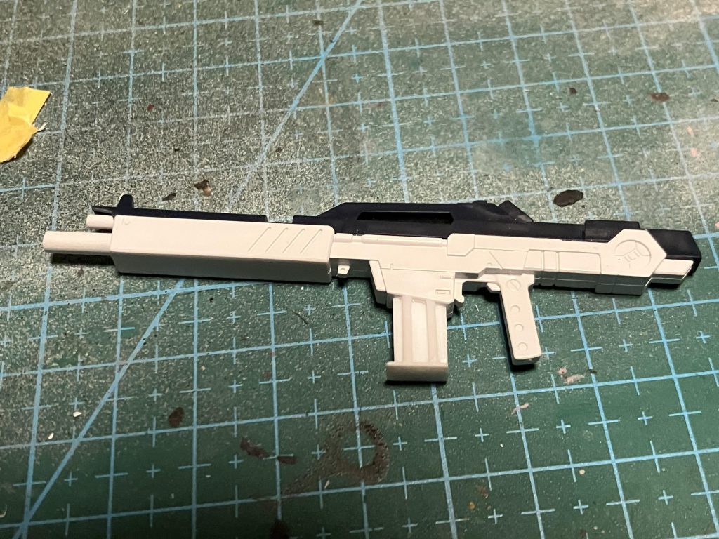 実弾ぽくするのに普通のマガジンっぽいの作って、銃口もストレートなものに加工