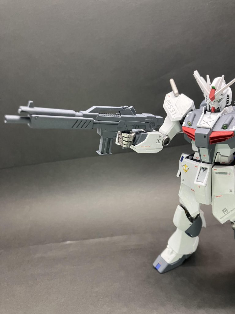 グレーに塗ったらアサルトライフルの完成です。最後までお付き合いいただきありがとうございました!