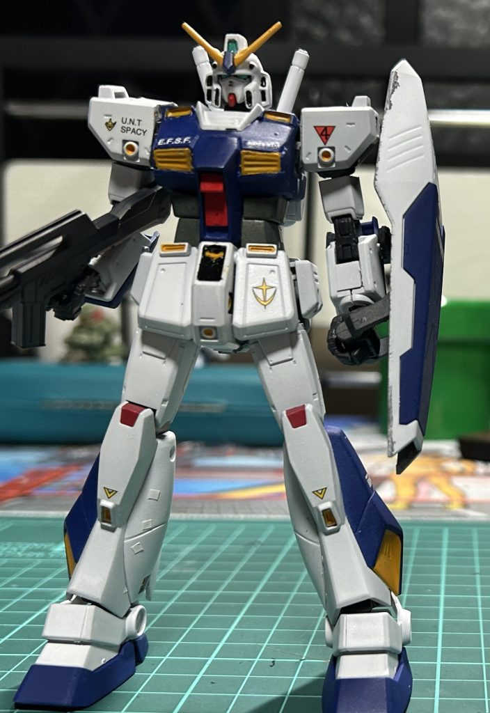 今回はHGのアレックスとHGのオリジンガンダムをミキシングしました。基本のフレームは全てオリジンガンダムですそこにアレックスの外装をくっつけてます