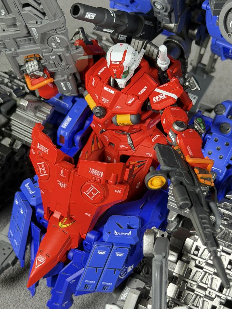 ※実際は余りに全体が重く脚全部入るように各所切り欠くと強度が全く保ちそうにないため膝下を外して雰囲気だけ乗り込んだ風にしてます🥲