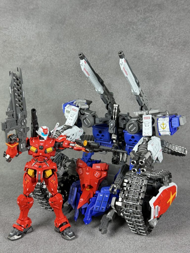 GQ世界線はコアブロックが胴体接続でないため下半身の換装をせず、かつ軽キャノンの身軽さを残す為パージ可能な搭乗形で考えました😌