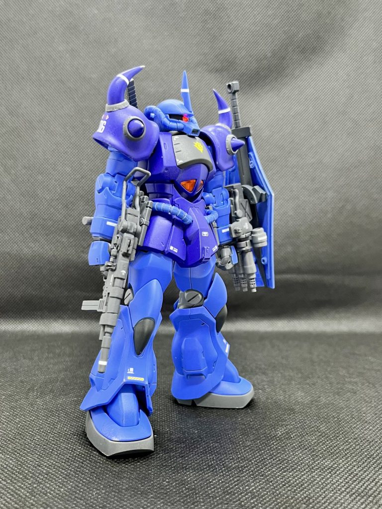 マシンガンには陸戦型ジムのワイヤーストックを移植しました。また銃身を短くしてサプレッサーを付けました。左腕の三連ガトリングは接続位置を調整(標準だと下すぎ)。ガトリングの銃身を交換(追加)してます。