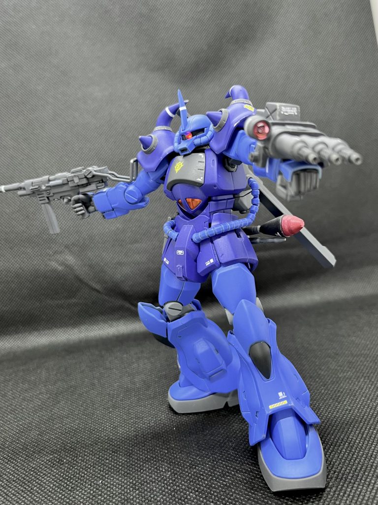 塗装はスプレー缶です。濃い青：タミヤ ブルーバイオレット薄い青：クレオス MSライトブルー黒色：タミヤ ジャーマングレーグレー(武器等)：タミヤ 舞鶴海軍工廠グレイ