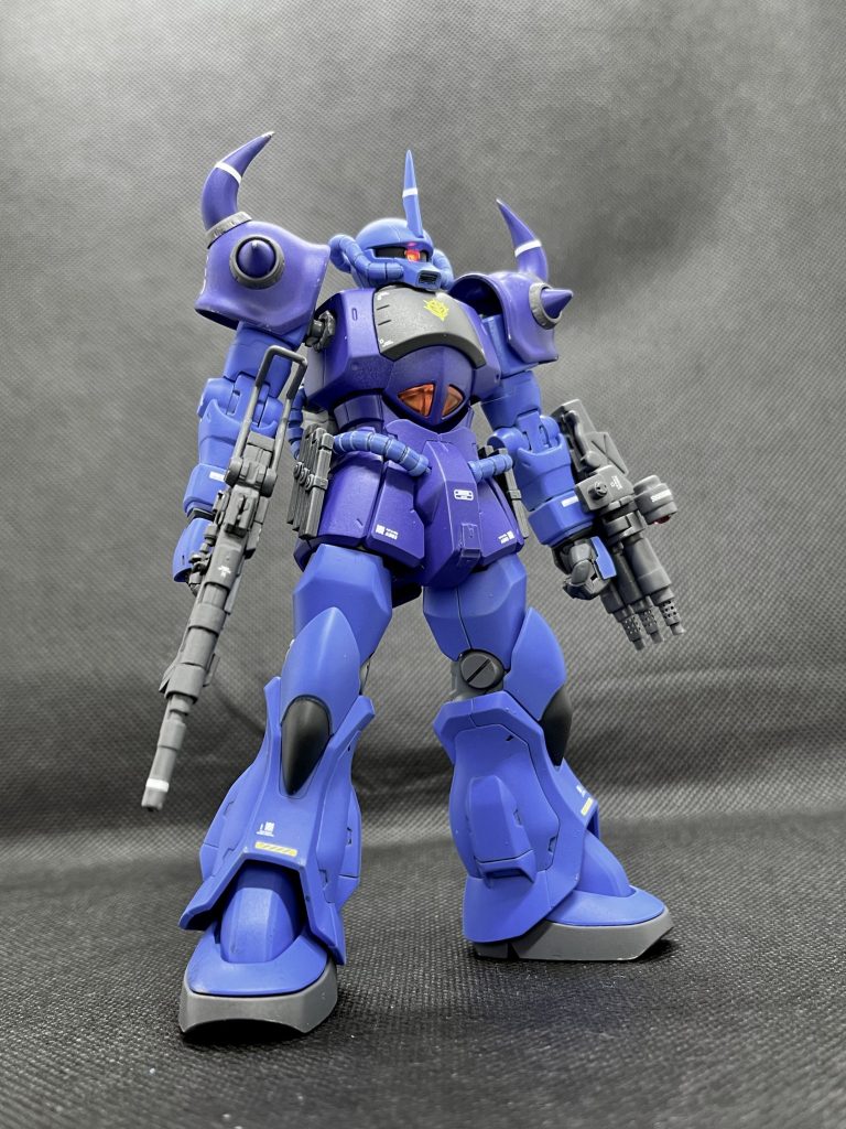 リバイブ版のグフとグフカスタムでミキシングしてます。リバイブ版：肩・胴体・動力パイプ(顔・胴体)・バックパックグフカスタム：腕・足・顔（動力パイプ以外）グフの左手の「指マシンガン」があまり好きではないので、グフカスタムの三連ガトリングをつけてます。