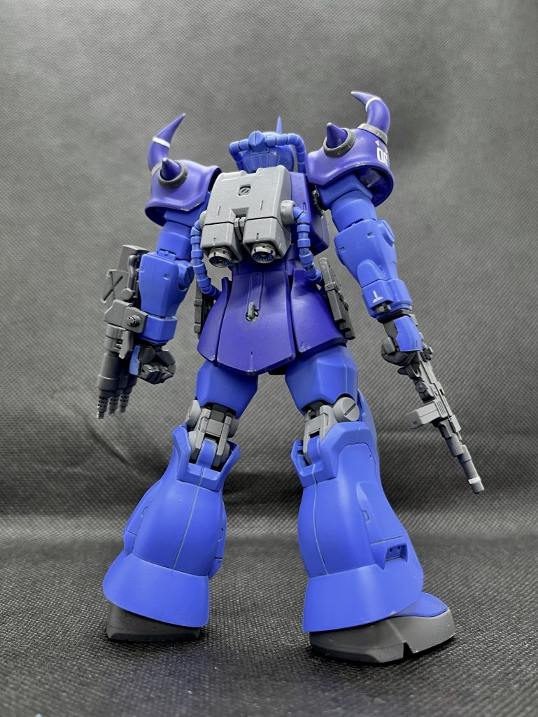 お次は装備を軽くしてシンプルなバージョン。3mmの穴は PLAISM FACTORYのドックノード等で埋めてます。右腕のヒートロッド(でっぱり)はマシンガンを構えるときに邪魔なので腕の後ろ側に移植しました。バーニアは あすぱら模型 のものと交換してます。