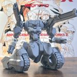 肩アーマーをプラ板、肘アーマーをエポパテで製作。　両腕の4連速射砲はプラパイプを[…]