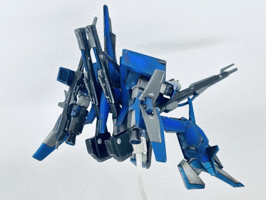 メガビームライフル&ビームサーベル。正面＆背面。背面にはライフルラック増設。（丸見え磁石）&nbsp;