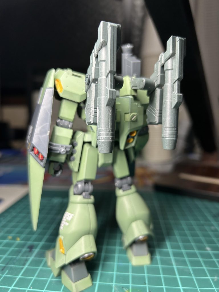 キャノン砲を折りたたんでバズーカを持たせてみました。僕、こういう待機モード的なやつめちゃくちゃ大好きなんですけどわかる人います?