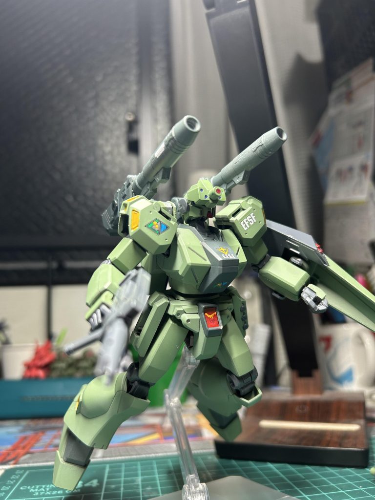 バイザーを下ろして砲撃