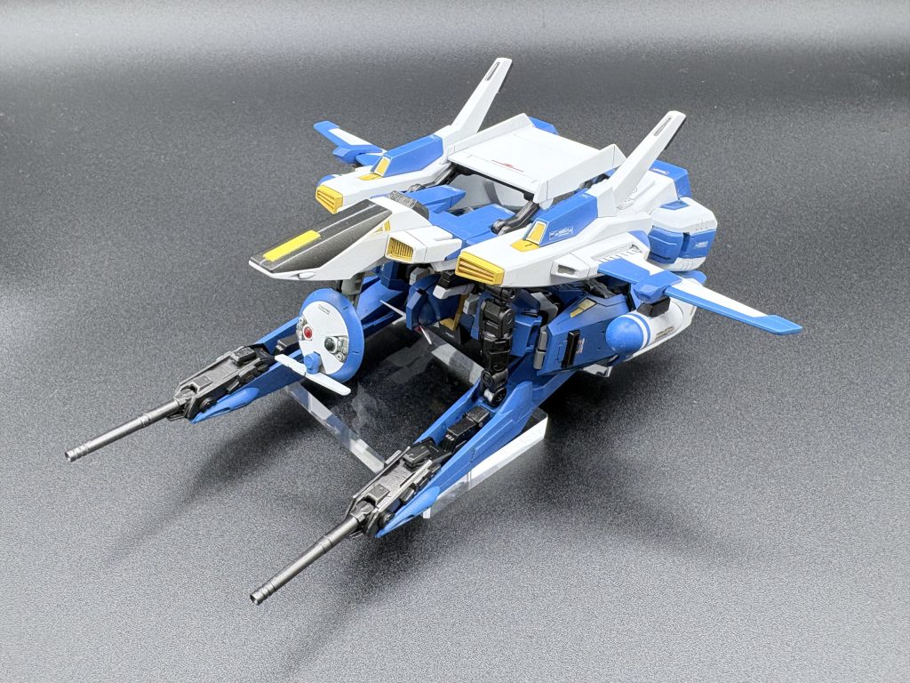 Gフライヤー形態。シールドとライフルは持ったままです。