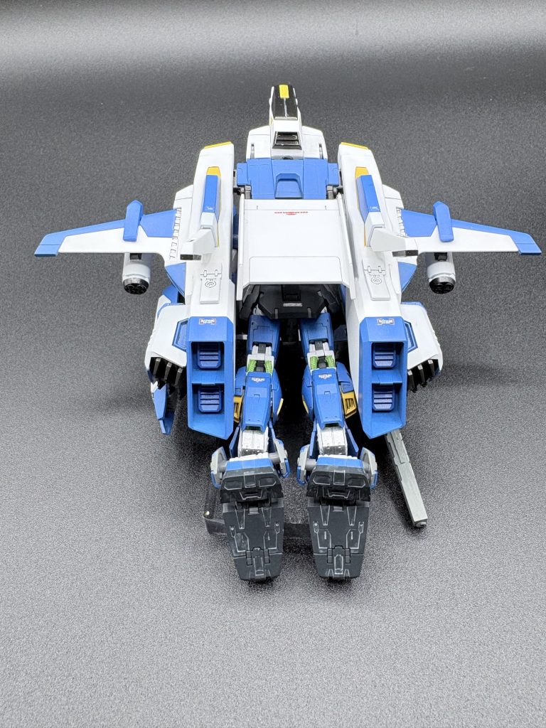 メインスラスターが大型化したので、MKⅡはほぼ隠れます(足首が出るくらい)