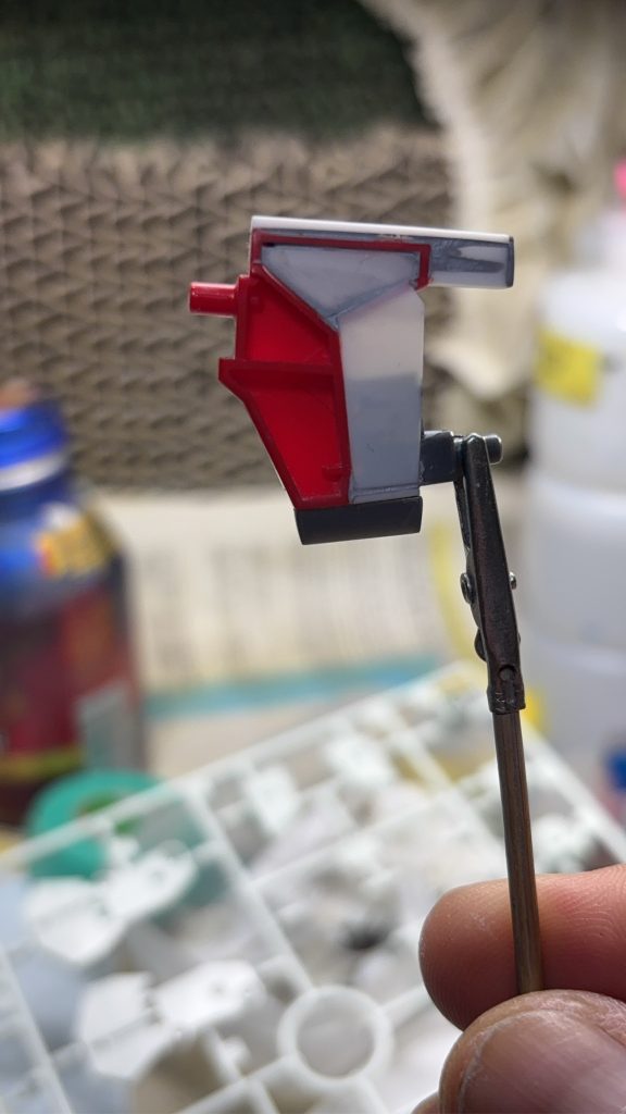 バックパック基部の改造。ほとんど見えなくなるので多少手抜きです😆