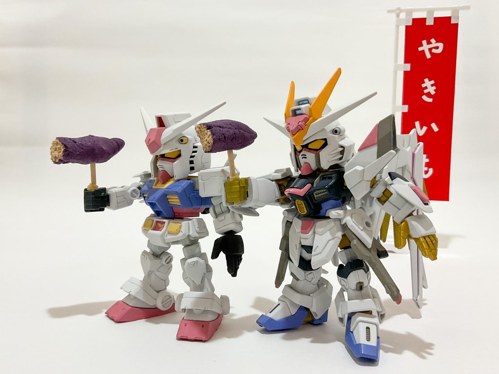 【11月・食欲の秋】　この回も手作りで焼き芋をつくりました（粘土細工ばっかり）。焼き芋と認識していただけるか不安だったのでセリアで売ってたミニチュアのノボリ（旗はパソコンで自作）を立てときました。