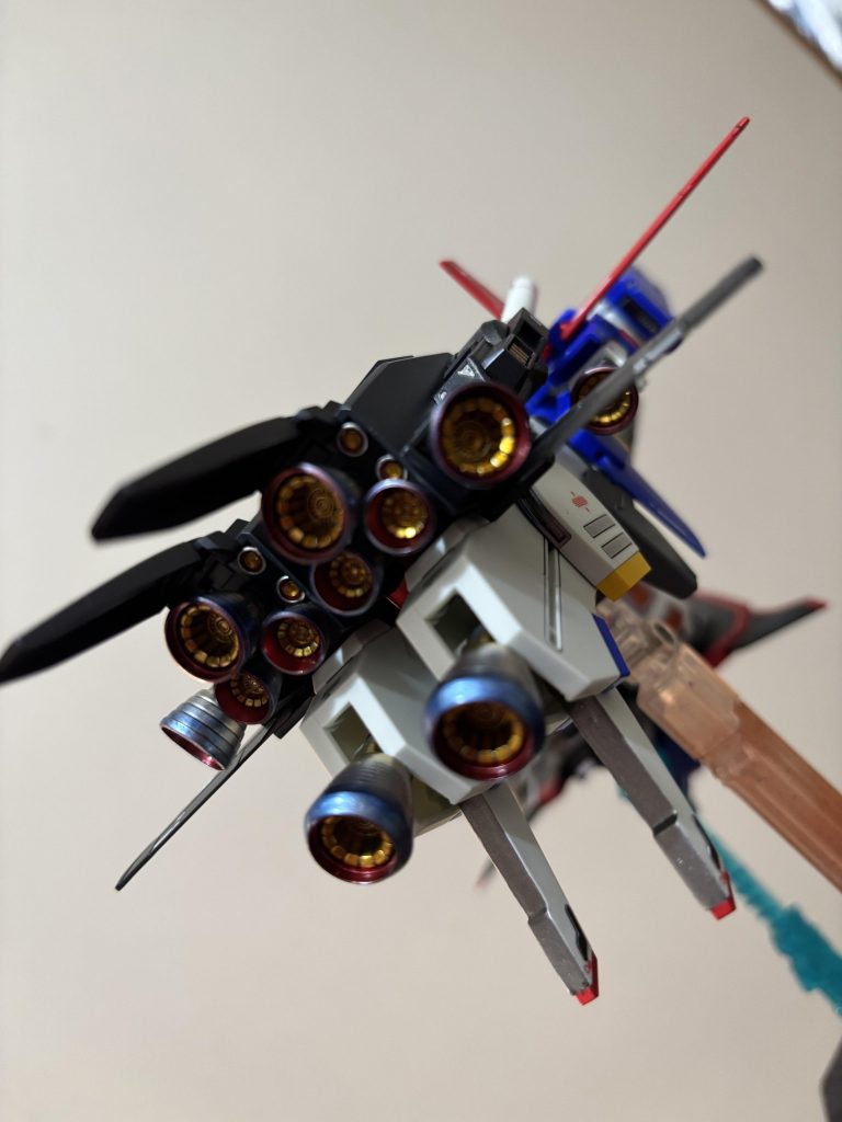 バーニアは全てビルダーパーツに変更。大中小合わせて20個のバーニアが、脳内では火を🔥吹いてます。