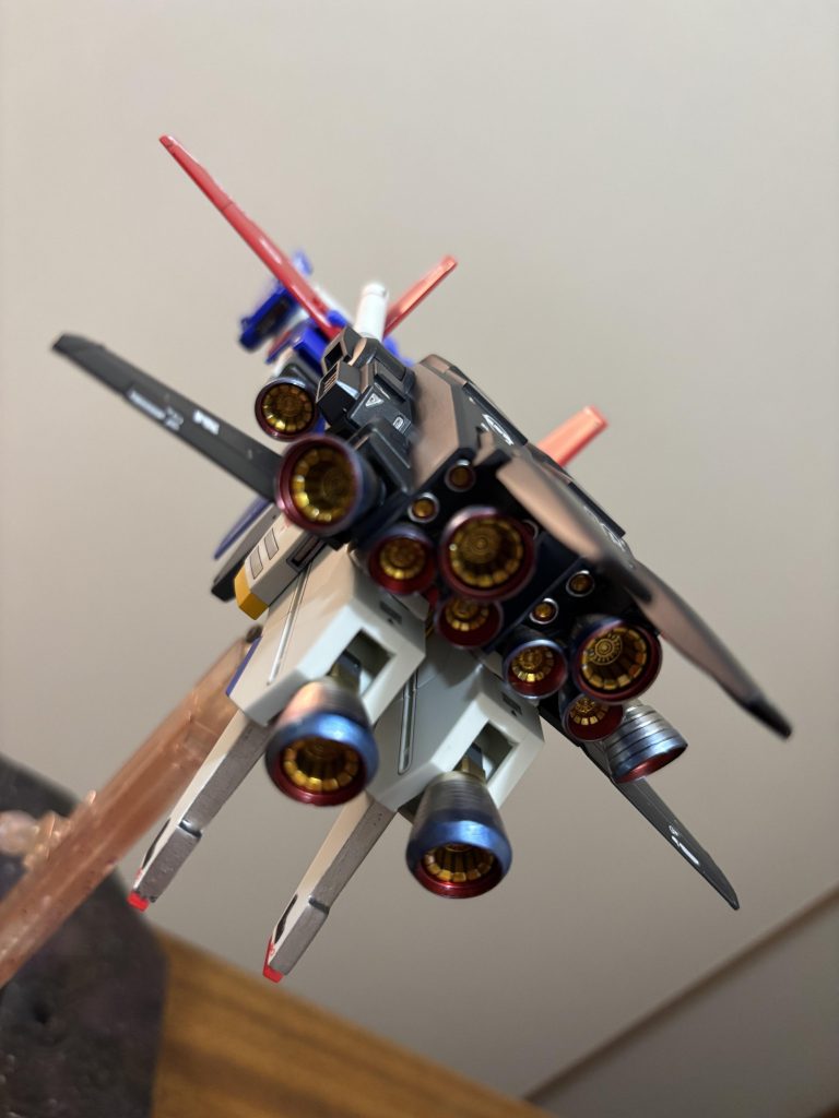 バーニアは全てビルダーパーツに変更。大中小合わせて２０個のバーニアが、脳内では火を🔥吹いてます。