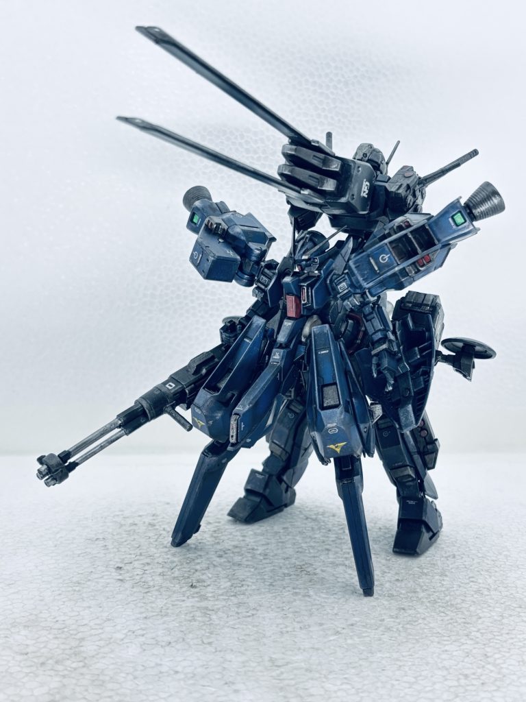 使用したジャンクキットはTR-6ヘイズルIIとジェスタキャノン。どちらも他の改造ガンプラにパーツを奪われた可哀想なヤツでした。そこで2体をミキシング、定期的に作っている4足歩行機にしました。