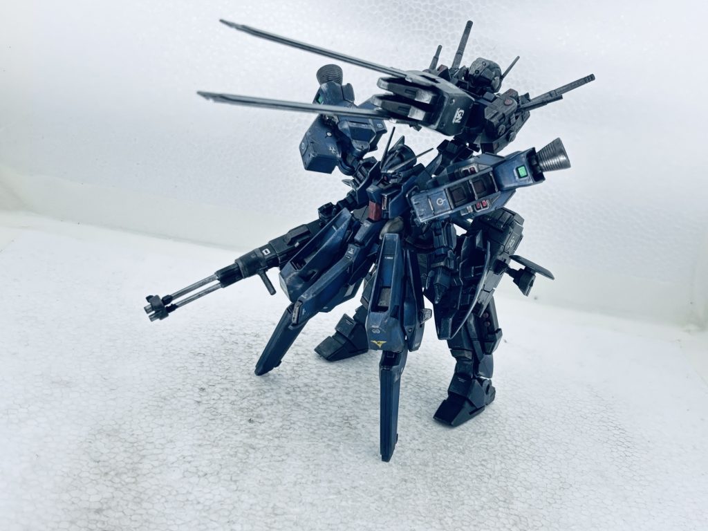 妄想設定ティターンズが開発した高性能量産型MS、TR-6ヘイズルIIにとって地球での重力下性能の低下を克服する必要があった。その一案として重火力4足歩行MA型が設計された。ビーム兵器をオミットし、実弾兵器を多数装備。特に大型レールガンは長距離狙撃と高い破壊力を有していた。これは、母艦や基地のエネルギーパックと接続可能な直結ケーブルジャックにより、局地防衛機として高い継戦能力を備えていた。また、各部ブースターを利用したホバー走行による高速移動攻撃も可能としている。この武装類を管制するのは高性能OS.BUNNYs、ヘイズルII搭載のBUNNYsが各センサーを統制して正確な射撃を行う。妄想終了正面