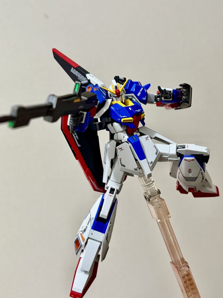 MGのver2.0のパケ絵風にポージングこのZの前に投稿したZZと比べると可動範囲が段違いです。平手はビルドナックル