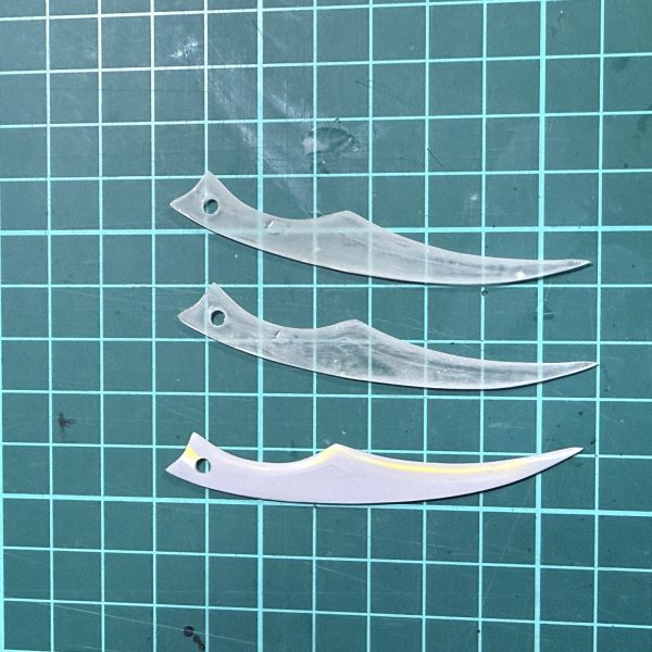 初のレジン複製！ダイソーのオユプラを使って複製したいパーツの型をとり、レジンを流し込みました。初めてにしてはいい感じに複製できました！こんな簡単に複製できるとは、、、これはハマりそう^_^（3枚目）