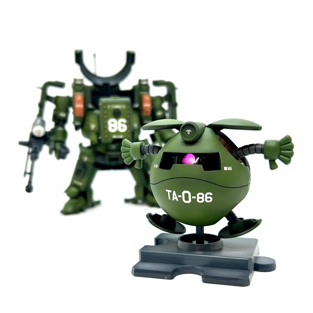 映像作品未見のため、どの様なキャラクターが搭乗しているのか存じ上げませんσ(^_^;)きっと無骨な武人が乗ってるんだろうなぁ〜 とか想像しつつ 今回は搭乗者ギミックはナシ😆とりあえずモノアイは光るように仕上げておきました。