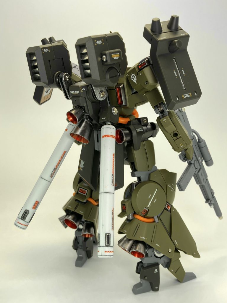 プロペラントタンクはシナンジュより🤩　標準装備でいいレベルの親和性😬　バックパックはメタルパーツ多めです😁