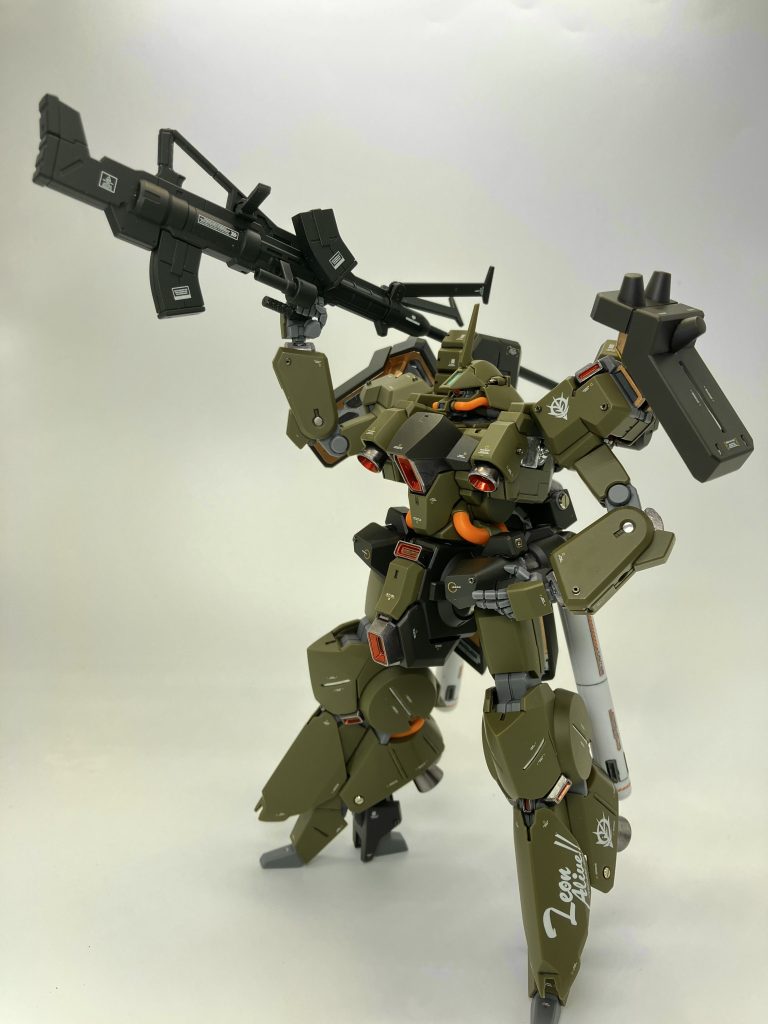 本体がそこそこデカいので長モノがよく似合う👍🆒　ちなみに本来のリーベン・ヴォルフのスラスター内は白ですが赤くしてます😤